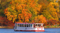 Goldener Abschluss des Oktobers 2022 an der Binnenalster in Hamburg: Ende Oktober herrschen schon fast sommerliche Temperaturen. *** Golden end of October 2022 at the Binnenalster in Hamburg At the end of October, temperatures are already almost summery