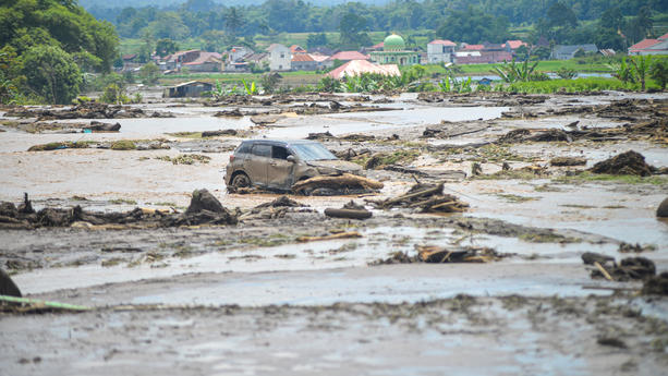 A damaged car is seen in an area affected by heavy rain brought flash floods and landslides in Agam, West Sumatra province, Indonesia, May 12, 2024, in this photo taken by Antara Foto. Antara Foto/Iggo El Fitra/via REUTERS ATTENTION EDITORS - THIS IMAGE HAS BEEN SUPPLIED BY A THIRD PARTY. MANDATORY CREDIT. INDONESIA OUT. NO COMMERCIAL OR EDITORIAL SALES IN INDONESIA.