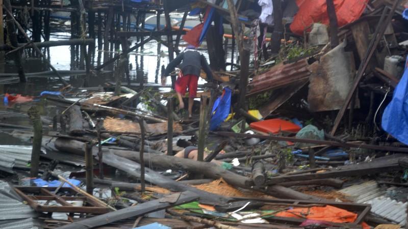 Taifun 'Haiyan' tötet 100 Menschen