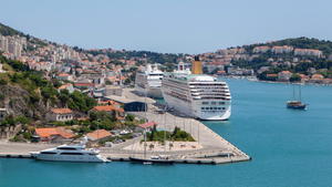 epa03764641 Cruise ships are seen at the port in the old town of Dubrovnik, Croatia, 28 June 2013. Croatia will join the European Union on 1 July 2013 with fireworks and fanfare, but also many questions about whether it is ready to live up to the standards to which it professes. EPA/STRINGER