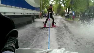 Überflutung macht’s möglich: Wakeboarden in Hamburg
