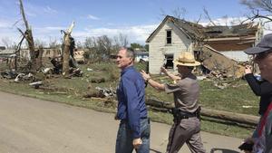 South Dakota Governor Dennis Daugaard (L) surveys damage from a tornado that touched down in Delmont, South Dakota in this handout photo provided by Tony Venhuizen May 10, 2015.  The tornado touched down in the town with a population of 234, demolishing a Lutheran Church and damaging homes.  Hail, snow, tornados and a tropical storm made it a 'severe weather" Mother's Day in much of the center of the United States and on the Carolina coast Sunday.  REUTERS/Tony Venhuizen/Handout via Reuters  ATTENTION EDITORS - FOR EDITORIAL USE ONLY. NOT FOR SALE FOR MARKETING OR ADVERTISING CAMPAIGNS. THIS PICTURE WAS PROVIDED BY A THIRD PARTY. REUTERS IS UNABLE TO INDEPENDENTLY VERIFY THE AUTHENTICITY, CONTENT, LOCATION OR DATE OF THIS IMAGE. THIS PICTURE IS DISTRIBUTED EXACTLY AS RECEIVED BY REUTERS, AS A SERVICE TO CLIENTS. NO SALES. NO ARCHIVES. 