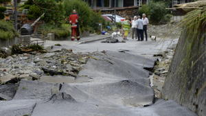 epa04789454 Storm damge in Dierikon LU, Switzerland, on 08 June 2015 after bad weather hiy the area. A 32 year old womand and her five year old daughter drownedin the floods that accompanied the storms on the evening of 07 June 2015. EPA/URS FLUEELER +++(c) dpa - Bildfunk+++