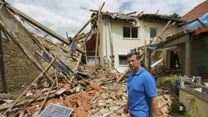 Homeowner Helmut Loleit, stands in the rubble of the kitchen of his destryoed house following a Tornado in Framersheim near Mainz, Germany, July 8, 2015. A tornado that was triggered by violent storms following a period of unusually warm weather touched down in the village last night.    REUTERS/Wolfgang Rattay   TPX IMAGES OF THE DAY  