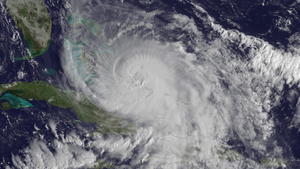 epa04960351 A handout picture made available by the National Oceanic and Atmospheric Administration (NOAA) on 02 October 2015 shows a satellite image acquired by GOES East of Hurricane Joaquin in the Bahamas on 02 October 2015. Joaquin's winds have increased to hurricane strength making the storm the third hurricane of the 2015 Atlantic hurricane season. EPA/NOAA HANDOUT EDITORIAL USE ONLY/NO SALES +++(c) dpa - Bildfunk+++
