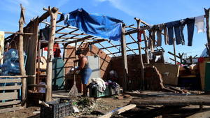 dpatopbilder epa04994045 A destroyed home after the passing of Hurricane Patricia, in Melaque, Jalisco, Mexico, 24 October 2015. Patricia, the strongest storm ever recorded in the Americas, was on 24 October downgraded to a tropical depression after it grew weaker over central Mexico, The hurricane centre forecast that the centre of Patricia will move across central and north-eastern Mexico on 24 and 25 October, and will then degenerate to a low-pressure area. It warned of heavy rainfall across north-eastern Mexico and coastal sections of Texas. The central Gulf Coast could be affected by early next week, with the rains there likely to produce flash floods and mudslides. EPA/Ulises Ruiz Basurto +++(c) dpa - Bildfunk+++