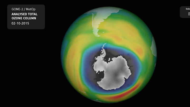 HANDOUT - Das Ozonloch über der Antarktis, aufgenommen am 02.10.2015. Das Ozonloch über der Antarktis ist nach jüngsten Daten so groß wie seit neun Jahren nicht mehr. Es sei derzeit um etwa 2,5 Millionen Quadratkilometer größer als zum selben Zeitpun