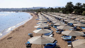 FILE - A general view for a beach in Sharm el-Sheikh, Egypt, 10 November 2015.  EPA/NAMIR GALAL/ALMASRY ALYOUM EGYPT OUT (zu dpa "Für Russlands sonnenhungrige Touristen gibt es immer weniger Auswahl vom 11.01.2016) +++(c) dpa - Bildfunk+++
