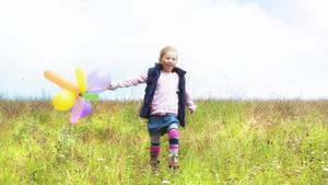 Young girl running with balloons over meadow model released Symbolfoto PUBLICATIONxINxGERxSUIxAUTxHUNxONLY MAEF011617Young Girl RUNNING With Balloons Over Meadow Model released Symbolic image PUBLICATIONxINxGERxSUIxAUTxHUNxONLY MAEF011617  