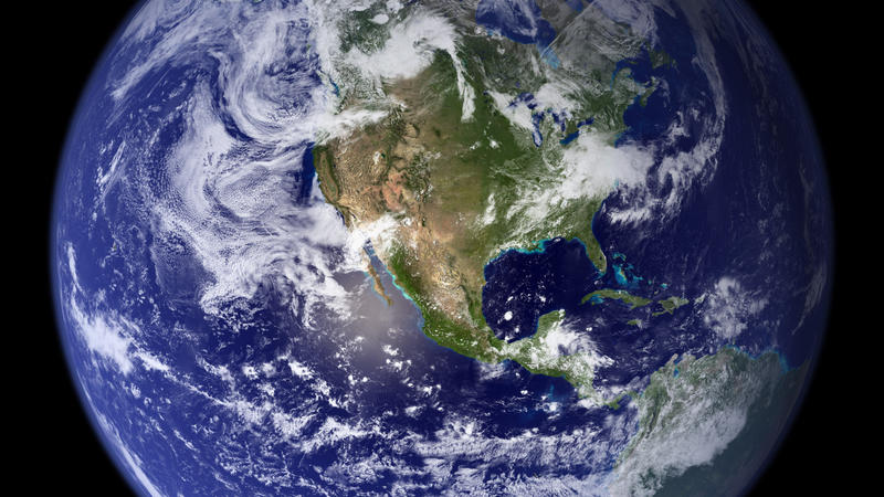 ARCHIV - Die NASA-Aufnahme zeigt die westliche Hemisphäre der Erdkugel (Archivfoto von 2006). Foto: NASA/dpa (zu dpa «EU-Parlament macht Weg frei für Weltklimavertrag» vom 04.10.2016) +++(c) dpa - Bildfunk+++