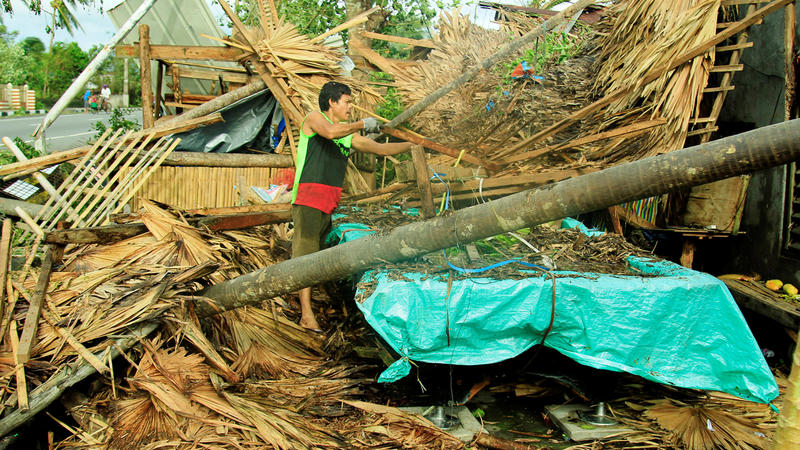 Taifun Nock-Ten trifft Philippinen