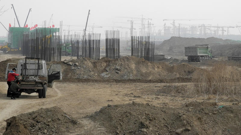 Die Baustelle des neuen Flughafens von Peking (China), etwa 60 Kilometer südlich vom Stadtzentrum, aufgenommen am 30.03.2017. Nach seiner Fertigstellung im Juli 2019 sollen jährlich 45 Millionen Passagiere abgefertigt werden.