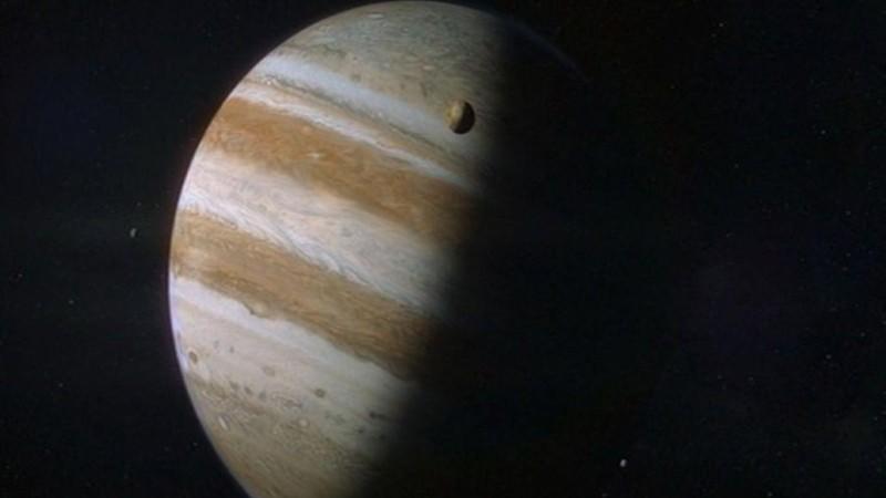 Jupiter und Mond Io.