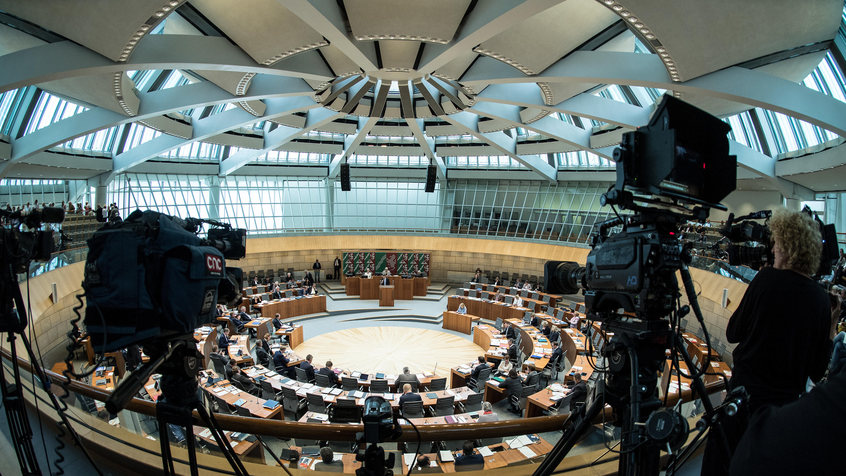 Der Landtag debattiert am 14.09.2017 in Düsseldorf (Nordrhein-Westfalen). Foto: Federico Gambarini/dpa | Verwendung weltweit