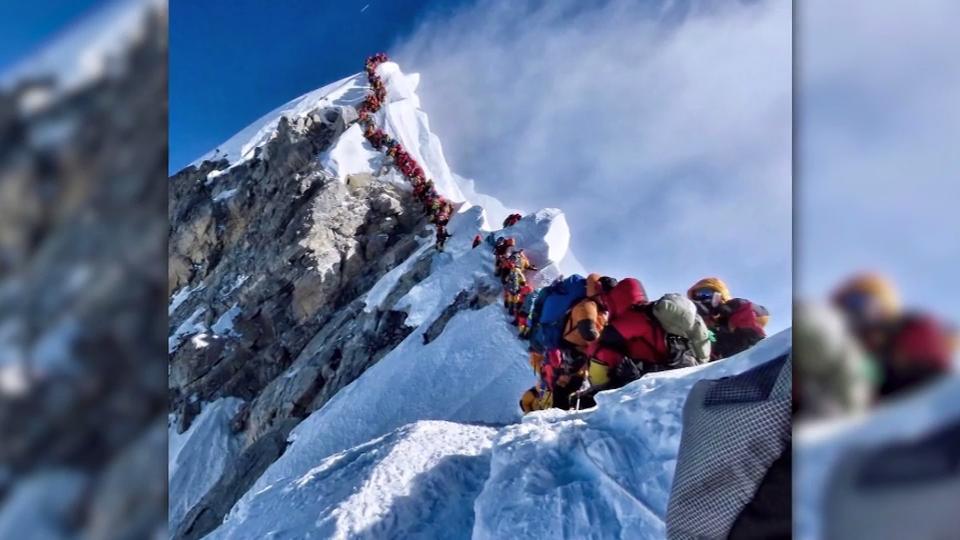 Combien De Temps Pour Monter Le Mont Everest Stau in der Todeszone - Tote Bergsteiger am Mount Everest | Video