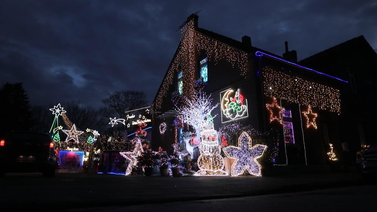 Duisburger Lasst Sein Haus Weihnachtlich Erstrahlen Mit Rund 100 000 Einzellampen Wetter De