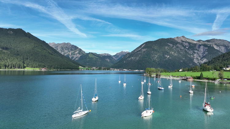Es herbstelt zwischen Karwendel- und Rofangebirge