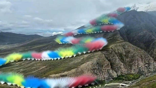 Farbexplosion im Himalaya! Modekette zündet XXL-Feuerwerk - Shitstorm! 