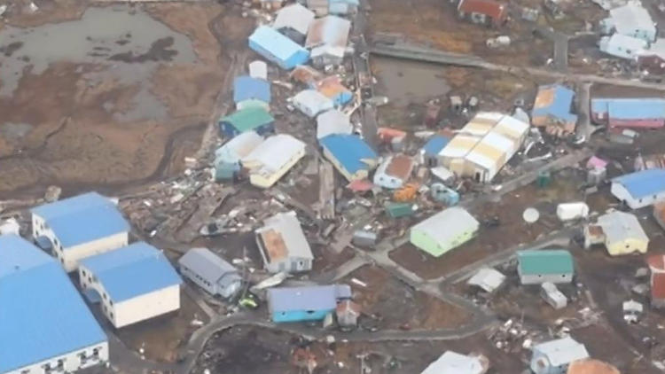 Von Taifun mitgerissen! Ganze Dörfer in Alaska zerstört – Tausende verlieren ihr Zuhause