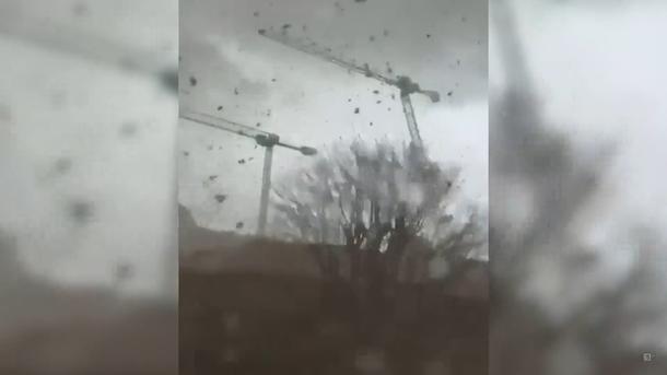 Tornado wütet vor Paris – Riesige Kräne kippen um wie Spielzeug!