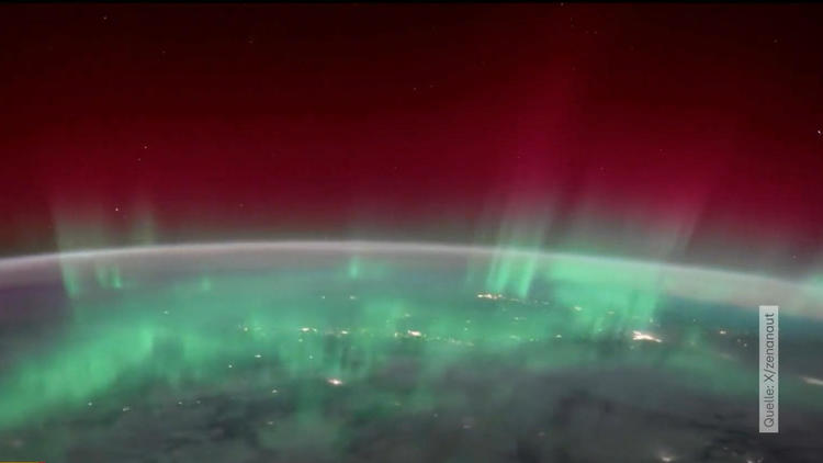 Bunte Polarlichter aus dem Weltall