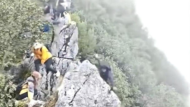 Selfie an Felswand endet mit Sturz – Wanderer fällt 40 Meter tief