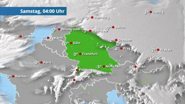 Frostige Nacht mit Wolken im Norden
