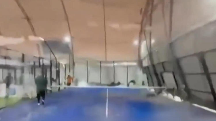 Unwetter fegt Sporthalle weg! Menschen rennen um ihr Leben