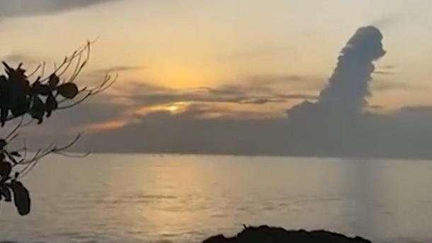 Mutter Natur, schau weg! Diese Penis-Wolke steht wie 'ne Eins