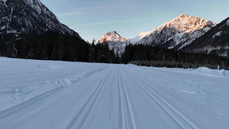 Morgendliche Winterzauber am Achensee: Perfekte Bedingungen für Langläufer