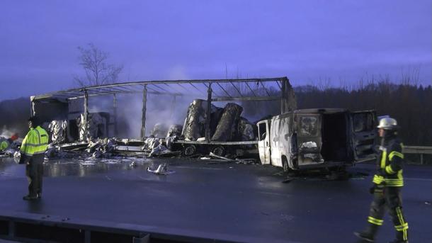 Horror auf der A44 – Drei Tote bei Glätte-Unfällen nahe Paderborn