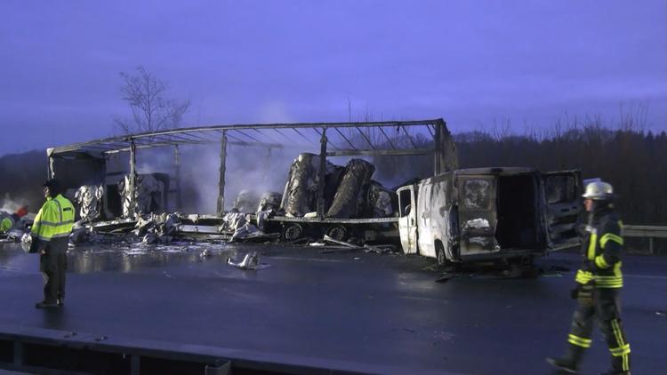 Horror auf der A44 – Drei Tote bei Glätte-Unfällen nahe Paderborn