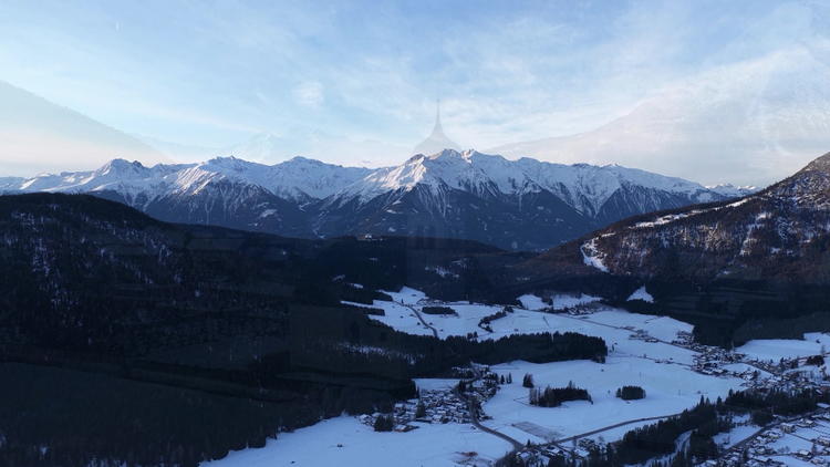 Charmantes Winterpanorama über den Alpen