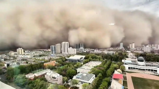 Mega-Sandsturm verschluckt komplette Großstadt – sechs Stunden Finsternis!