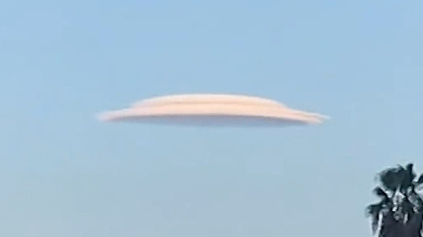 Mysteriöses UFO? Gebilde am Himmel lässt Beobachter rätseln